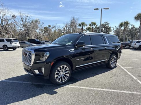 Used 2022 GMC Yukon XL Denali w/ Denali Ultimate Package image 7