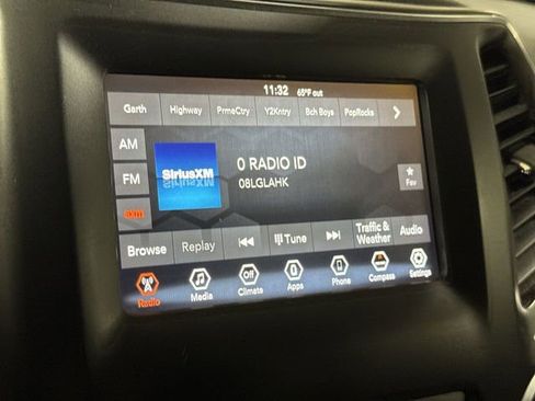 Used 2019 Jeep Cherokee Latitude w/ Popular Appearance Group AWD/4WD image 14