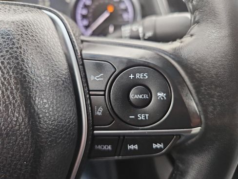 Used 2018 Toyota Camry XLE image 27