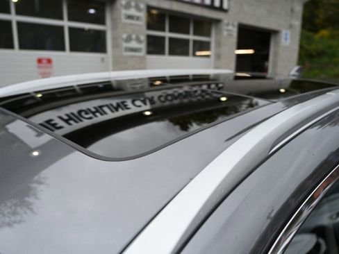 Used 2023 Nissan Rogue SL w/ SL Premium Package image 14