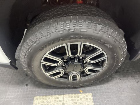 Used 2020 GMC Sierra 2500 AT4 w/ AT4 Premium Package image 26