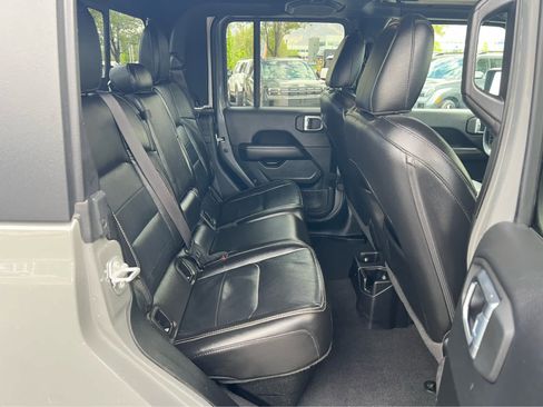 Used 2021 Jeep Gladiator Overland w/ Popular Equipment Package image 26