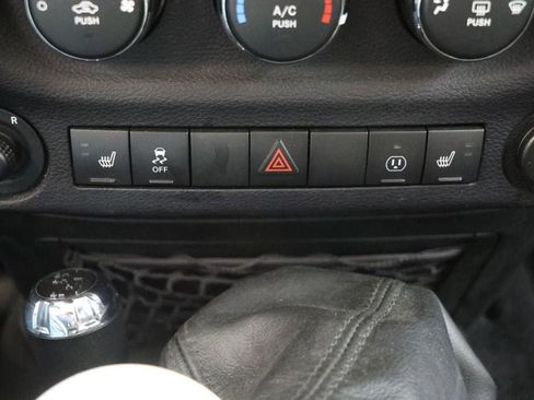 Used 2017 Jeep Wrangler Unlimited Rubicon w/ Dual Top Group AWD/4WD image 28