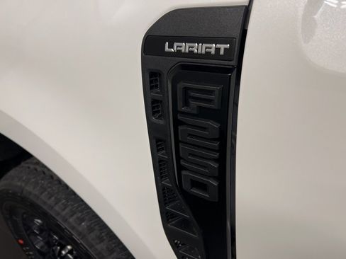 New 2026 Ford F250 Lariat w/ Black Appearance Package image 45
