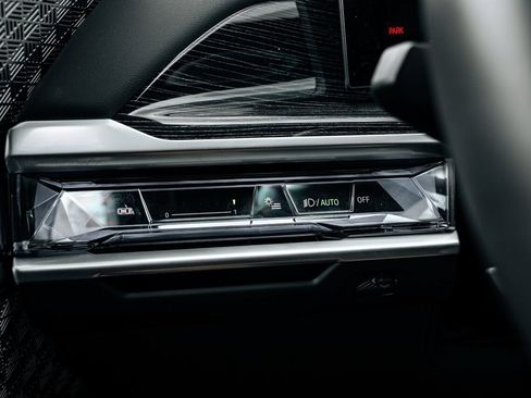 Used 2025 BMW 760i xDrive AWD/4WD image 31