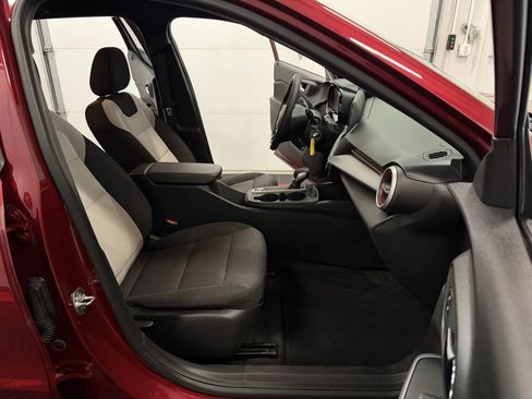 Used 2024 Chevrolet Trax RS FWD image 44