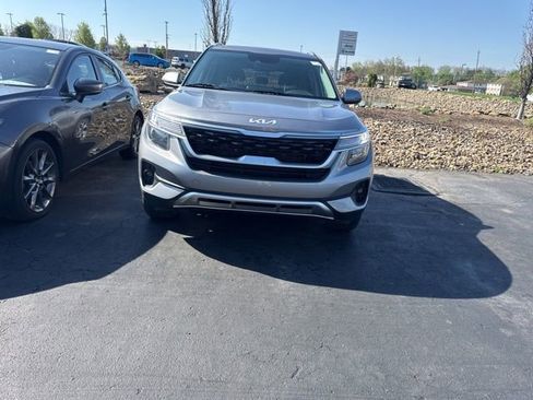 Used 2022 Kia Seltos EX AWD/4WD image 2