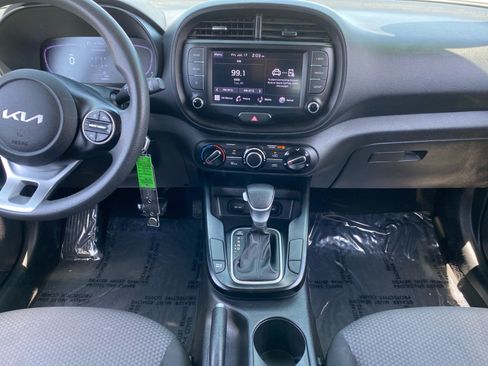 Used 2023 Kia Soul LX FWD image 11