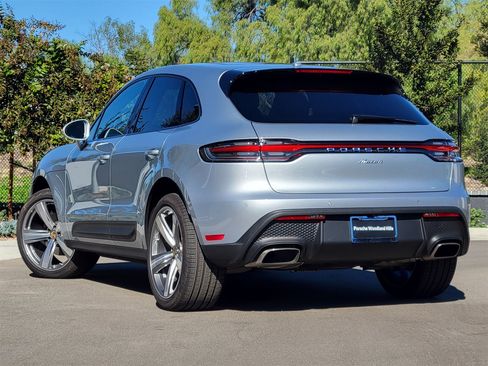 Used 2025 Porsche Macan image 3