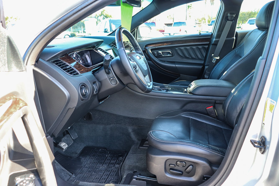 Used 2014 Ford Taurus Limited w/ Equipment Group 301A FWD image 19
