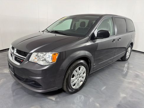 Used 2020 Dodge Grand Caravan SE w/ UConnect Hands-Free Group FWD image 9