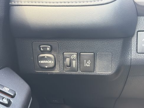 Used 2018 Toyota RAV4 XLE AWD/4WD image 27