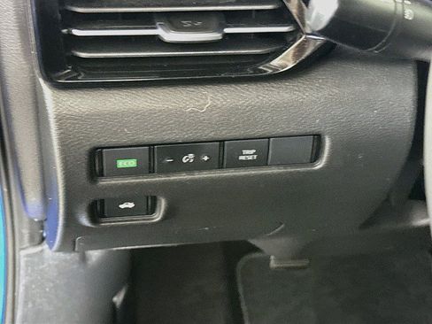Used 2023 Nissan Sentra SR w/ Trunk Package FWD image 10
