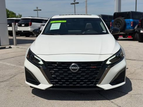 Used 2024 Nissan Altima 2.5 SR w/ SR Premium Package AWD/4WD image 2