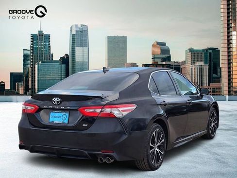 Used 2019 Toyota Camry SE FWD image 5