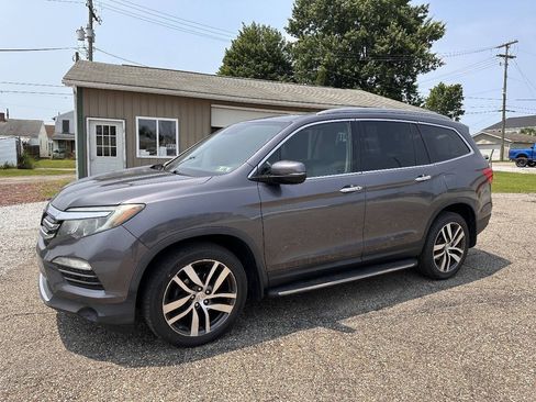 Used 2017 Honda Pilot Touring image 1