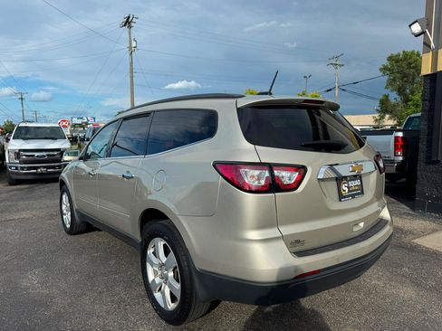 Used 2016 Chevrolet Traverse LT w/ Style and Technology Package FWD image 3