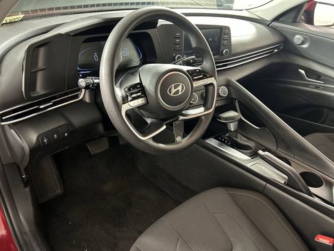 Used 2024 Hyundai Elantra SE image 12