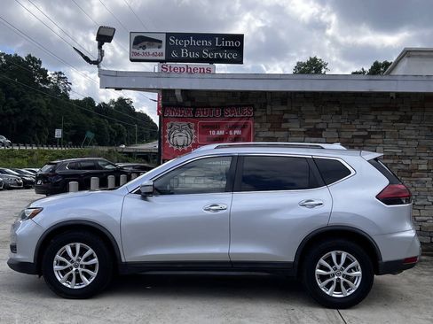 Used 2019 Nissan Rogue SV FWD image 3