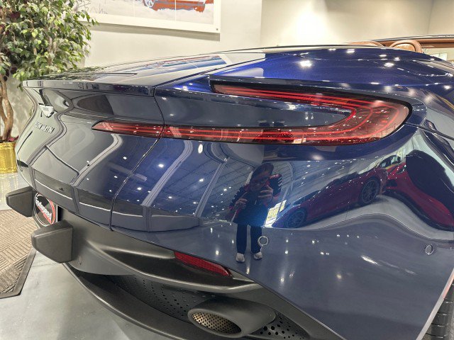 Used 2019 Aston Martin DB11 Volante RWD image 39
