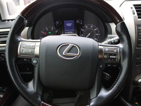 Used 2018 Lexus GX 460 Luxury AWD/4WD image 13