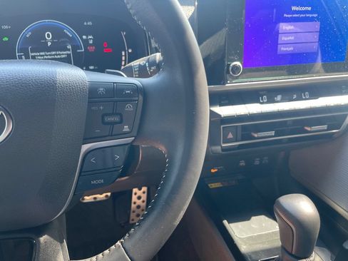 Used 2025 Toyota Camry SE FWD image 13