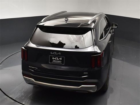 Certified 2025 Kia Sorento S w/ Panoramic Sunroof Package image 47