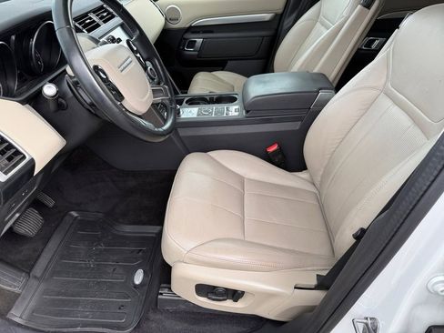 Used 2020 Land Rover Discovery Landmark image 10