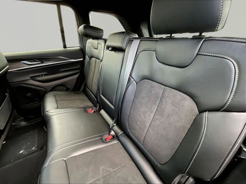 New 2026 Jeep Grand Cherokee Altitude AWD/4WD image 18
