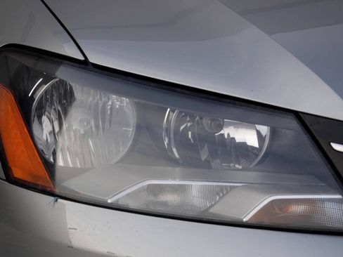 Used 2012 Volkswagen Passat TDI SE FWD image 37