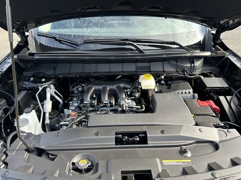 New 2025 Nissan Pathfinder SV image 9