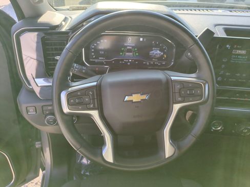Used 2023 Chevrolet Silverado 1500 LT AWD/4WD image 18