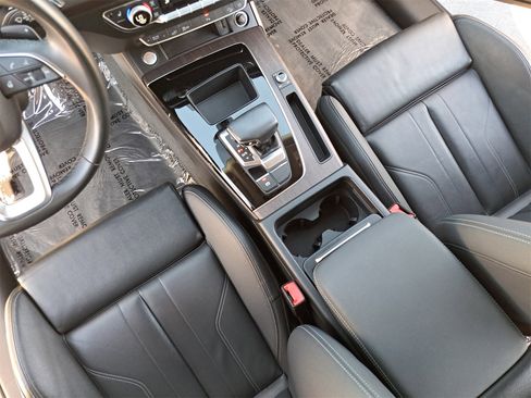 Used 2022 Audi Q5 e Premium w/ Convenience Package image 27