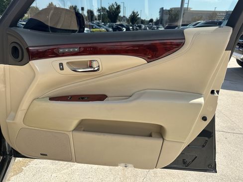 Used 2011 Lexus LS 460 AWD w/ Luxury Value Edition image 29