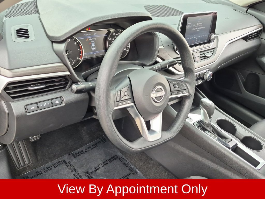 Used 2025 Nissan Altima 2.5 SV FWD image 12