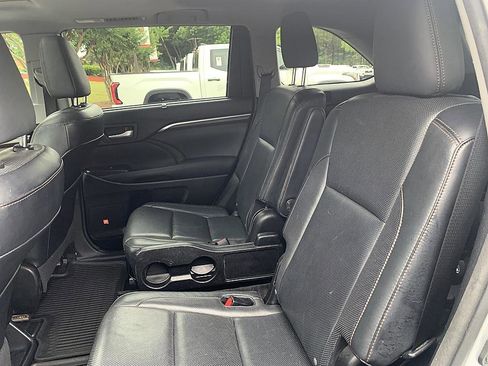 Used 2015 Toyota Highlander Limited FWD image 11