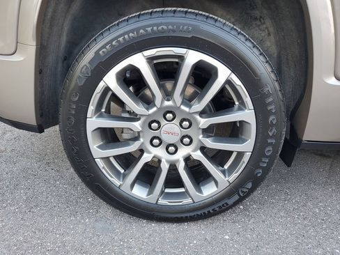 Used 2023 GMC Acadia Denali w/ Denali Technology Package FWD image 5