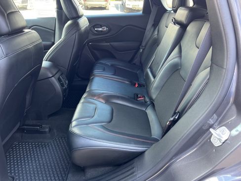 Used 2022 Jeep Cherokee Trailhawk image 13