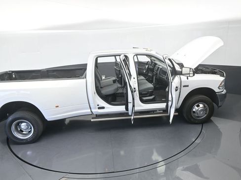 Used 2018 RAM 3500 Tradesman w/ Chrome Appearance Group image 63