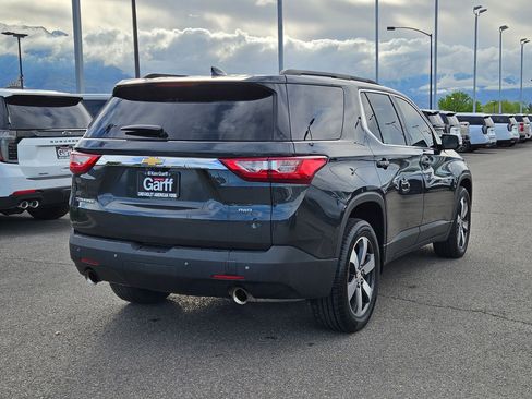 Used 2020 Chevrolet Traverse LT w/ LT Premium Package AWD/4WD image 3