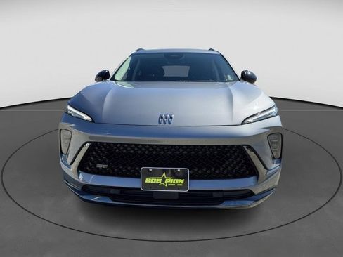 Certified 2025 Buick Envision Sport Touring image 3