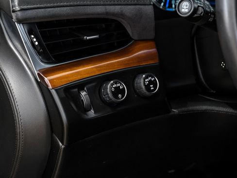 Used 2019 Cadillac Escalade Luxury AWD/4WD image 29