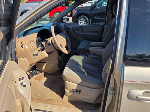 Used 2003 Chrysler Town & Country LX image 13