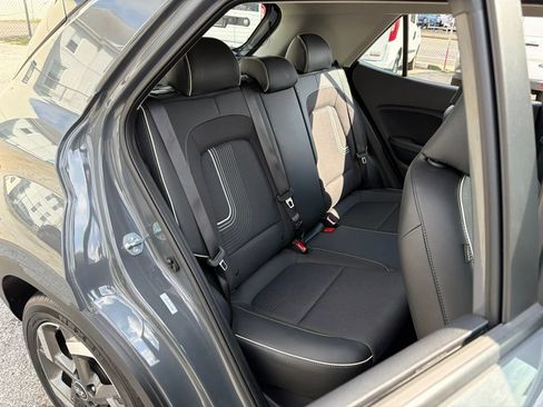 Used 2025 Hyundai Venue Limited FWD image 14