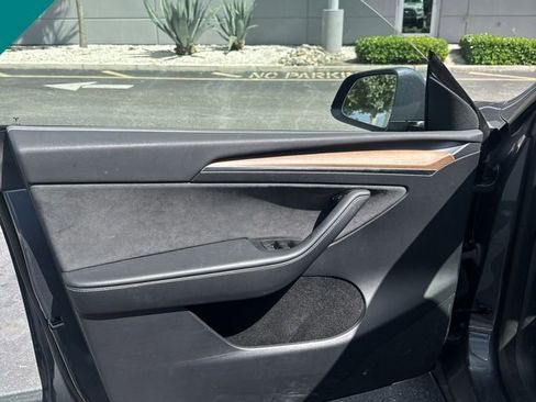 Used 2023 Tesla Model Y Long Range image 5