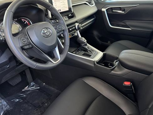 Used 2023 Toyota RAV4 XLE Premium FWD image 4