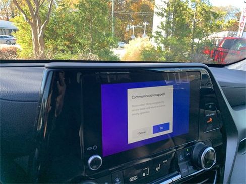 Certified 2023 Toyota Highlander L image 21