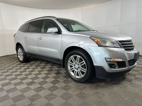 Used 2015 Chevrolet Traverse LT w/ Style and Technology Package image 2