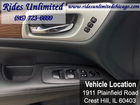 Used 2017 Nissan Pathfinder Platinum w/ Family Entertainment Package AWD/4WD image 22