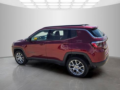 Used 2022 Jeep Compass Latitude AWD/4WD image 5